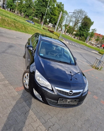 Opel Astra cena 27000 przebieg: 211025, rok produkcji 2012 z Pyskowice małe 466